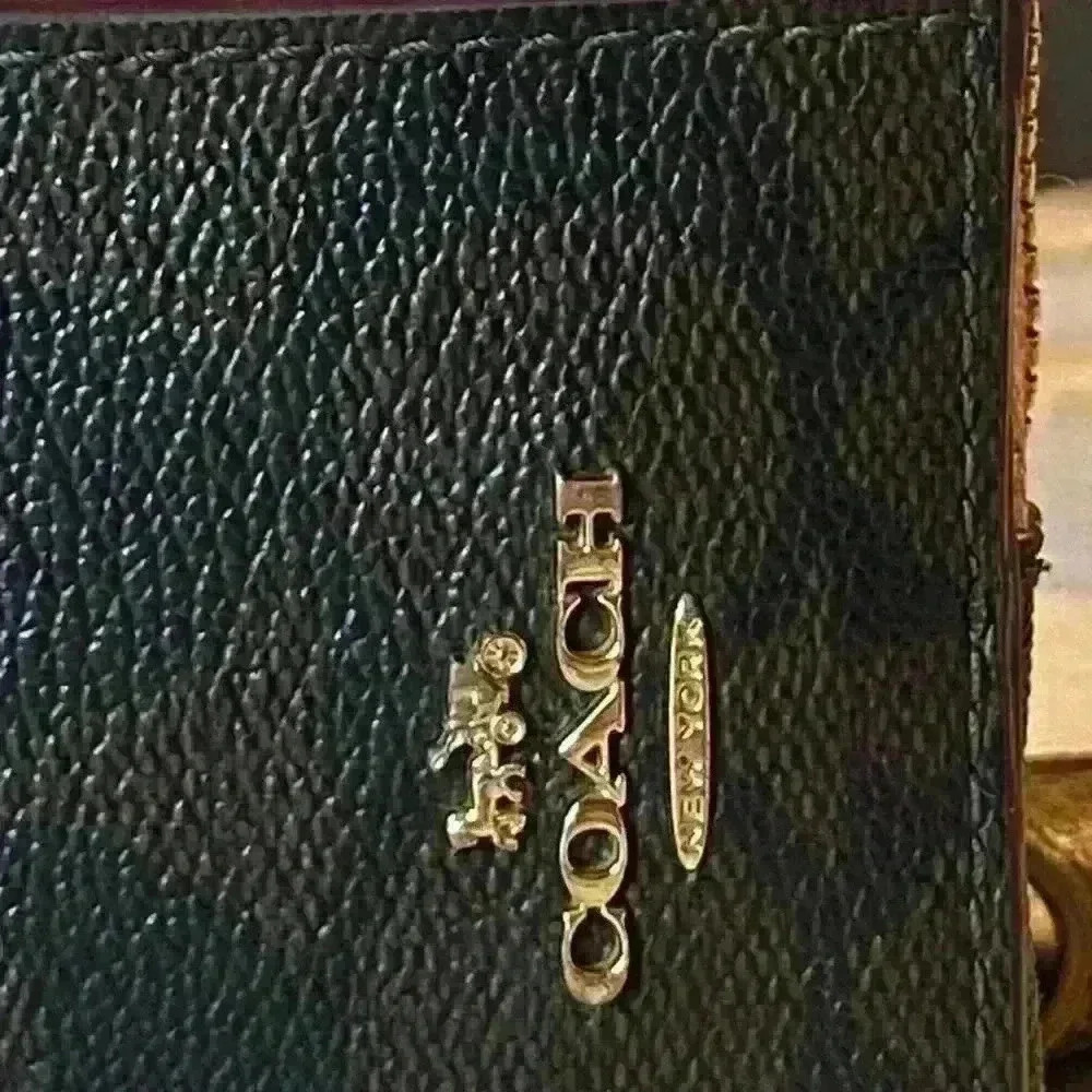 COACH Signature Zip Card Case in Mahogany/Shell Pink 3”X4” - Picture 6 of 8